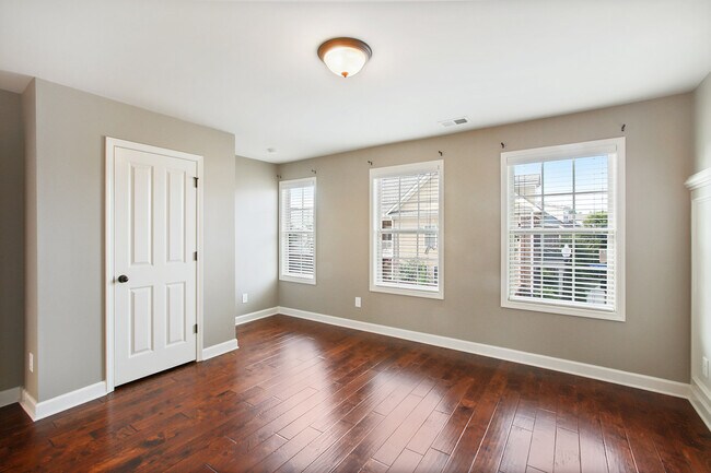 Building Photo - 4253 Hardy Ave