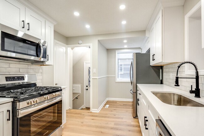 Building Photo - Spacious 3-Bedroom Home with Modern Comfort in Lyndhurst