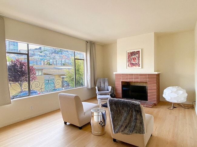 Building Photo - 644 Lombard St