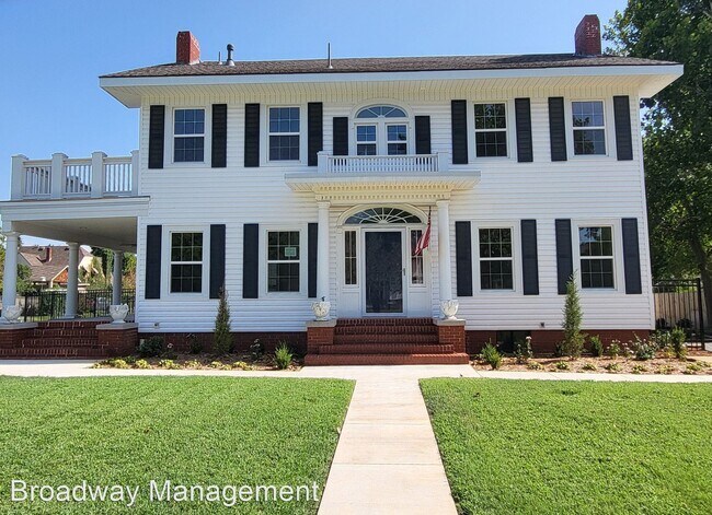 Foto del edificio - 4 br, 3 bath House - 324 E 4th St