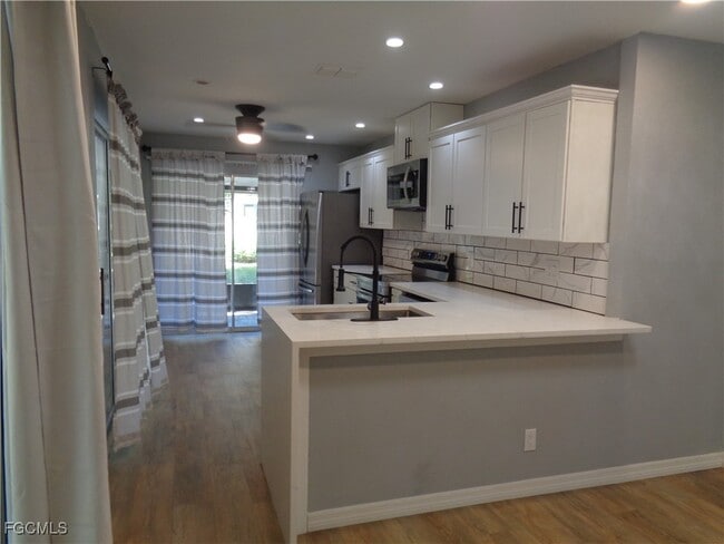 Foto del edificio - 6429 Royal Woods Dr