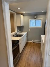 Building Photo - 8 Old Albany Post Rd