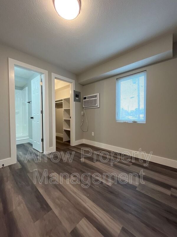 Building Photo - 877 N 26th St
