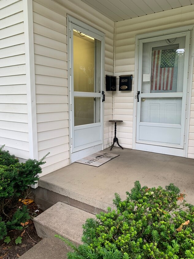 Primary Photo - 3259 Iroquois Rd