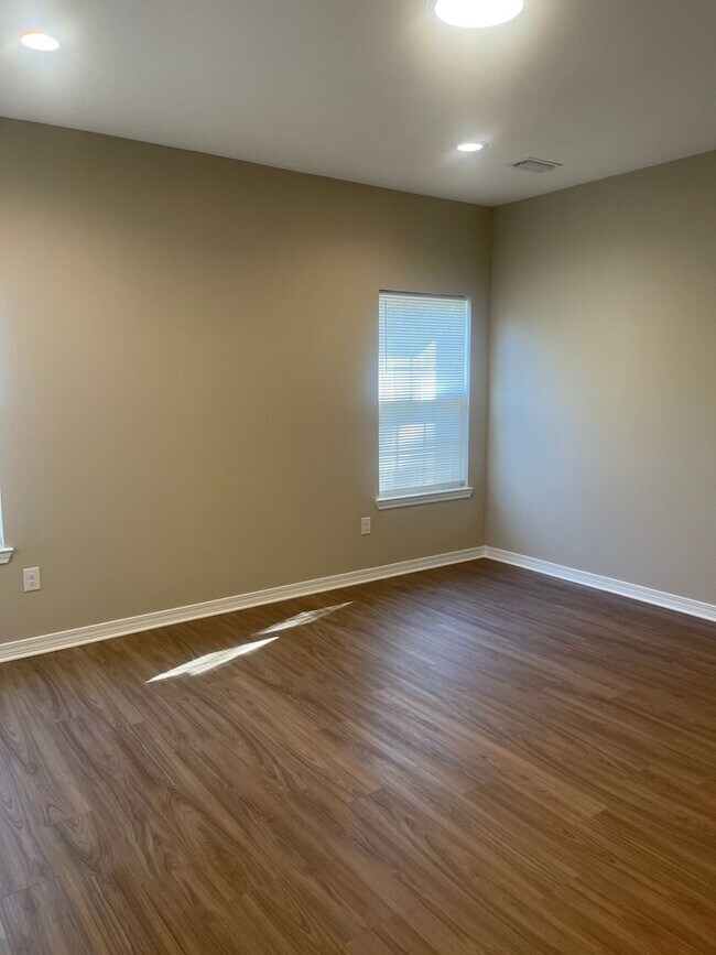 Foto del edificio - BRAND NEW - 3-Bedroom/2-Bath Beautiful Hom...