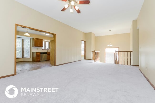 Building Photo - 4050 SW La Harve Dr