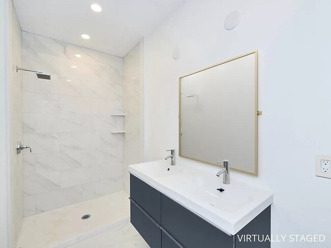 Building Photo - 231 Maverick St