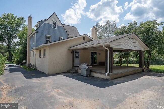 Building Photo - 76 Meadowbrook Rd
