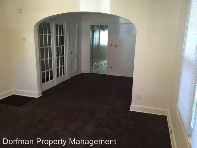 Foto del edificio - 1137 W 35th St