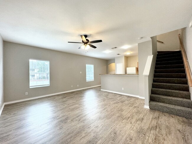 Building Photo - 2 Story Town Home - Near USAA-UTSA-Medical Center