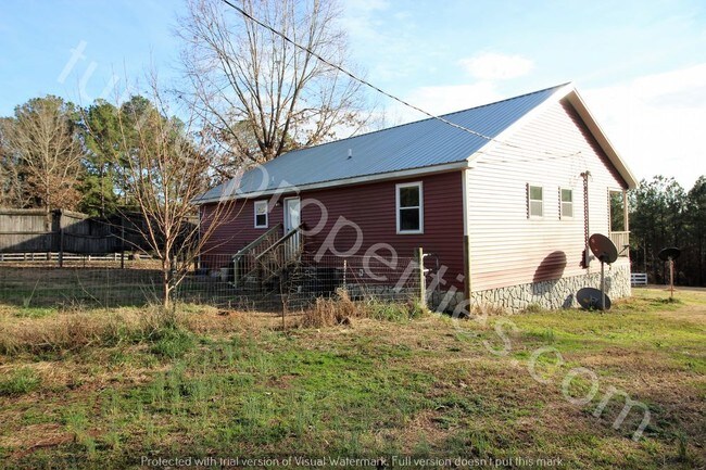 Building Photo - 2492 Old Douglas Rd Winnsboro SC 29180