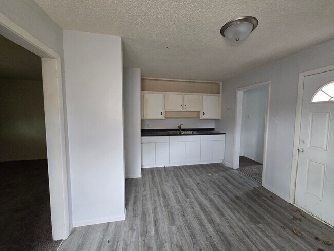 Foto del edificio - 3 bed 1 bath house