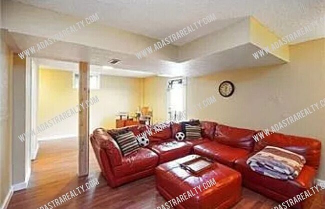 Building Photo - 1806 Gates Dr W