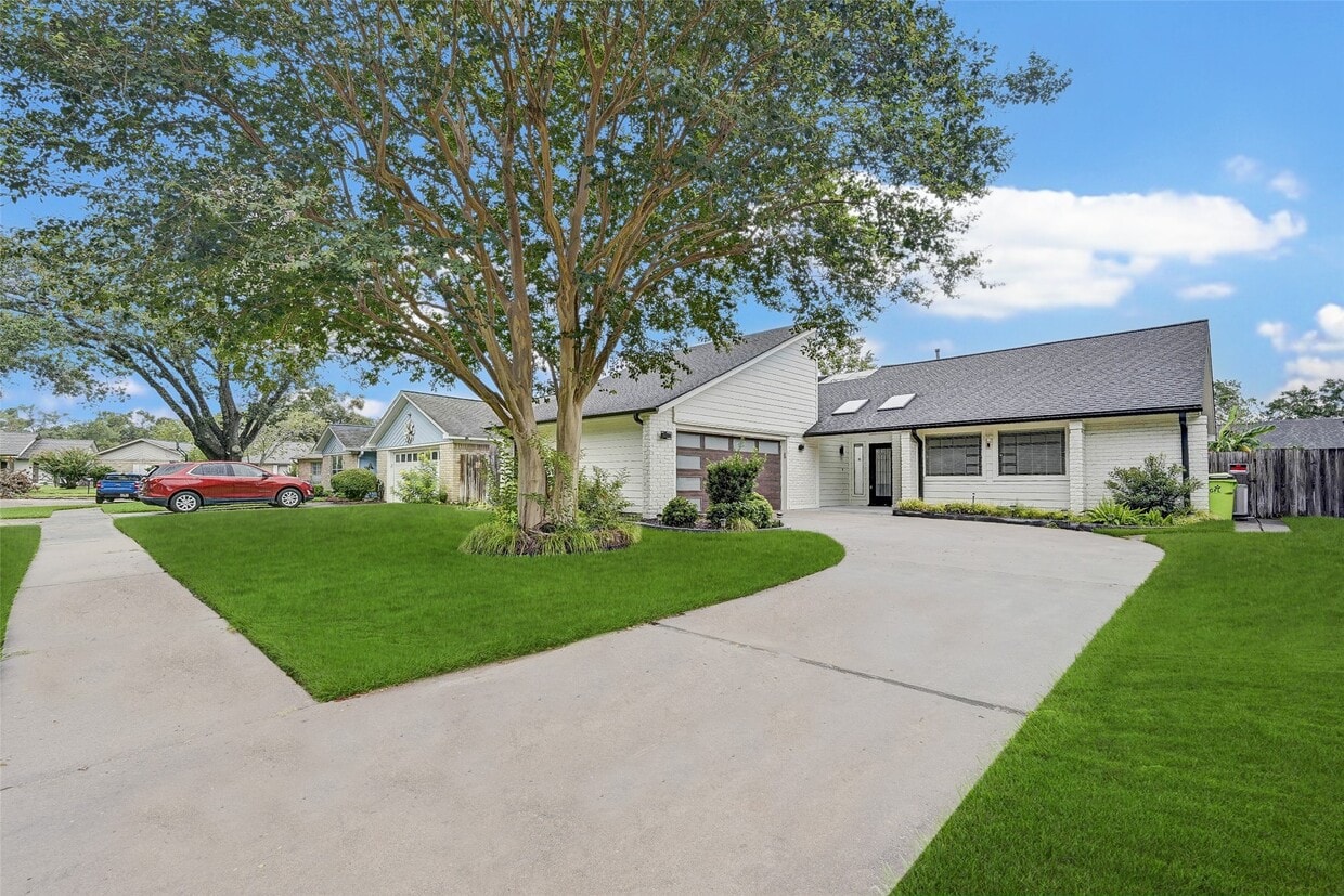 Foto principal - 15614 Oldridge Dr