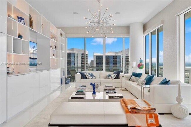 Building Photo - 900 Brickell Key Blvd