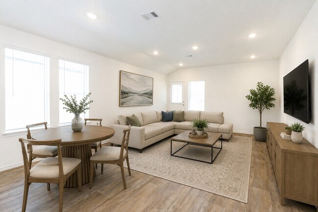 Building Photo - 3027 Lake Crest Dr