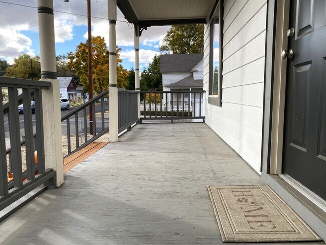 Foto del edificio - 903 E 8th St