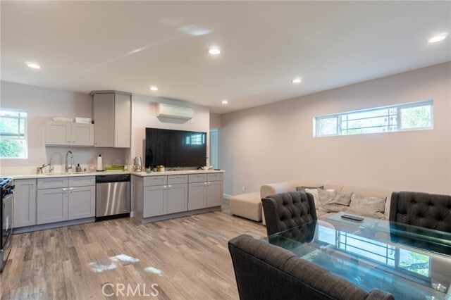 Building Photo - 7647 Amestoy Ave