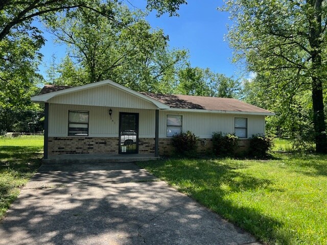 Primary Photo - 361 N Oak St