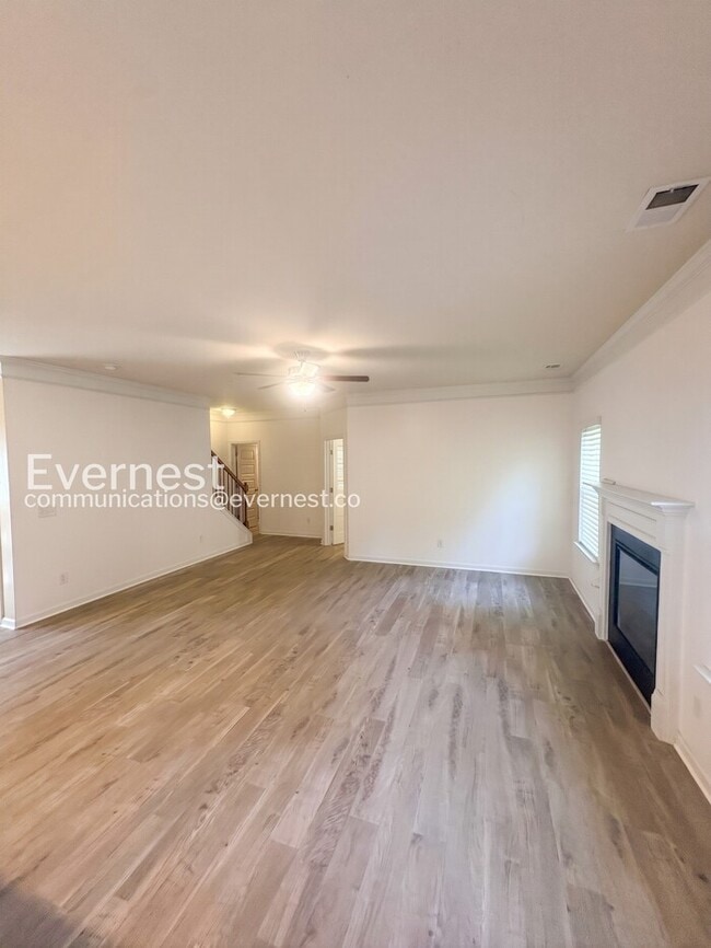 Foto del edificio - Spacious Home with Fenced Yard & Garage Access / 4 Bed & 3.5 Bath / Voucher Accepted / Pet-friend...