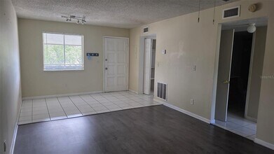 Building Photo - 6328 Newtown Cir