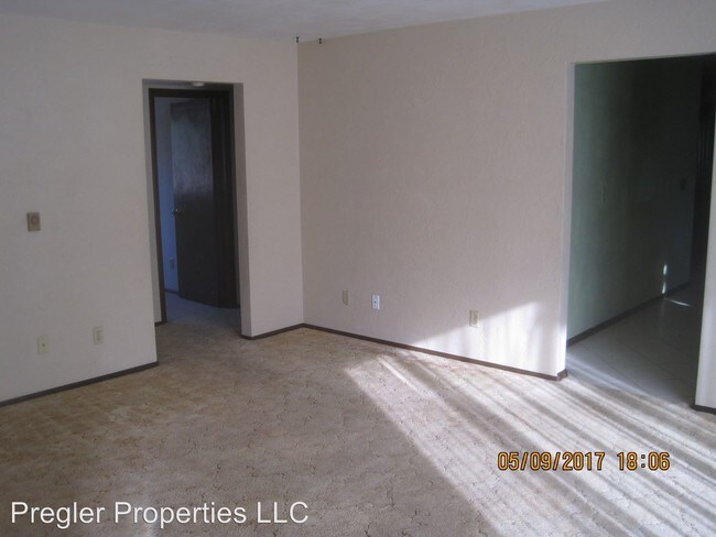 Building Photo - 760 Duggan Dr