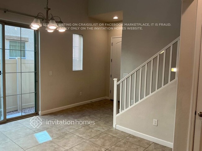 Building Photo - 1367 S Country Club Dr