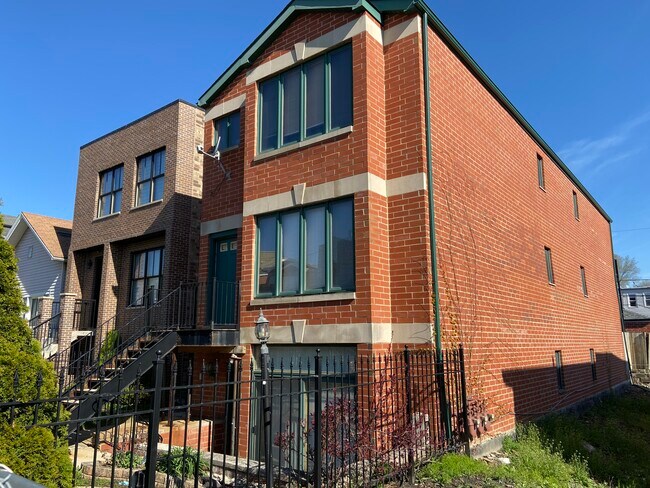 Exterior of Building - Middle Apartment - 2442 W Fillmore St