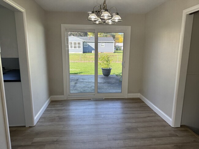 Building Photo - 1609 Parkway Dr