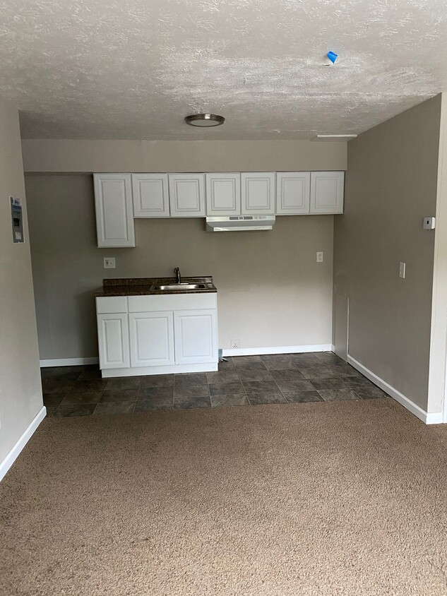 Primary Photo - Hampton Apartments