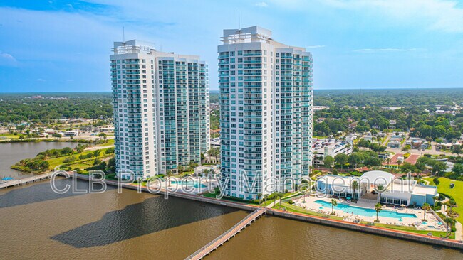 Building Photo - 241 Riverside Dr