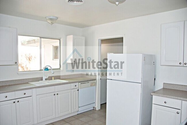 Foto del edificio - 42975 Delaware St