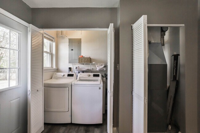 Foto del edificio - 711 N Elm Ave