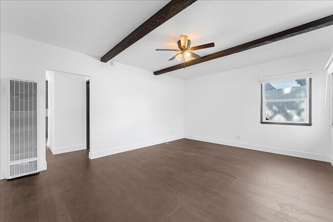 Foto del edificio - 107 S Aviation Blvd