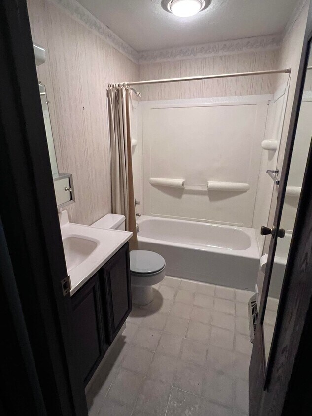 Foto del edificio - 734 Woodland St NE