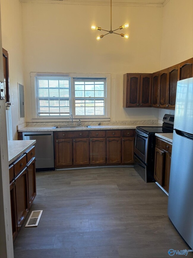 Building Photo - 14892 Smith Dr