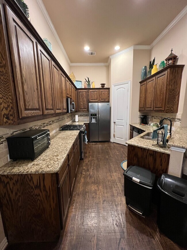 Foto del edificio - 2211 Eriksson Ln