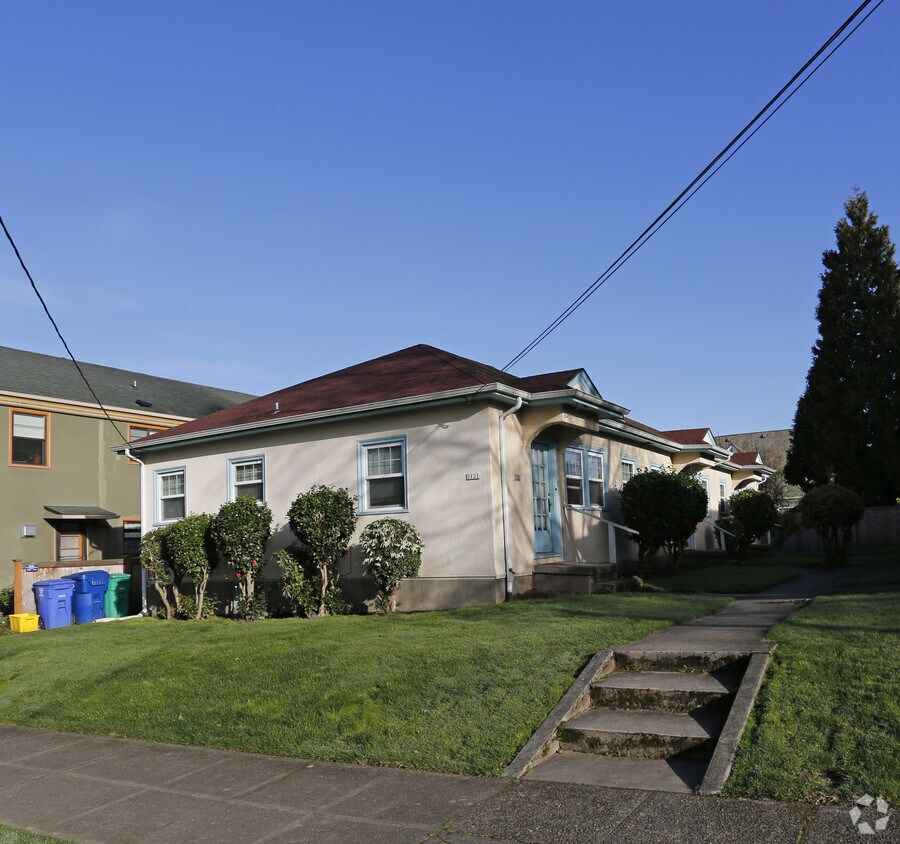 Foto del edificio - 2121-2127 SE Caruthers St