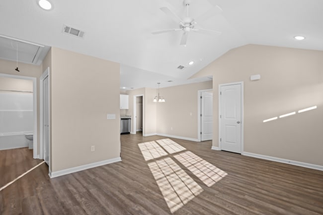 Building Photo - 207 Pine Ridge Rd