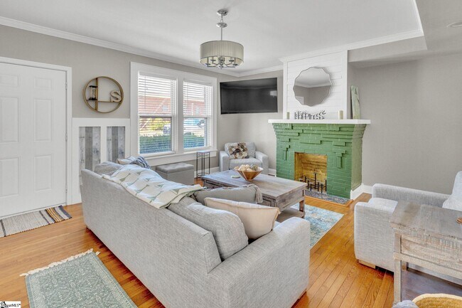 Building Photo - 801 E North St