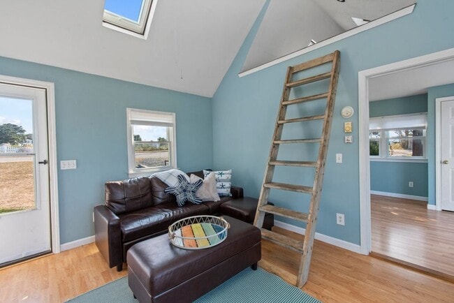 Building Photo - 12 Lower County Rd