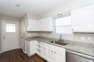 Building Photo - 7850 Green Lawn Dr