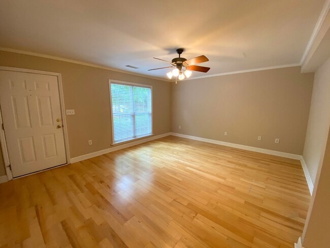 Building Photo - PRE-LEASING FOR SEPTEMBER 2026!