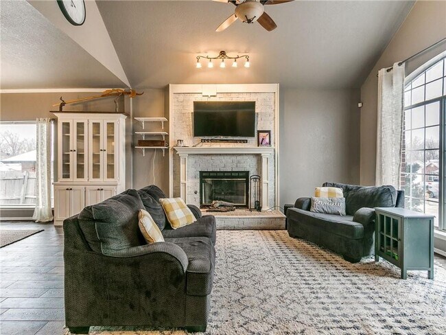 Foto del edificio - Gorgeous Home Located In Choctaw!!!