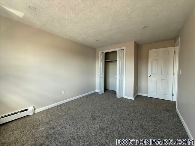 Foto del edificio - 13-27 Kenmar Dr.