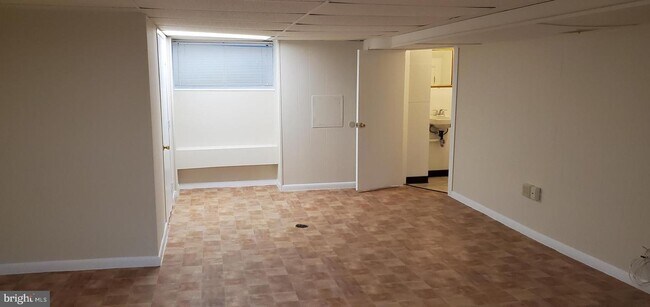 Building Photo - 3002 St Clair Dr