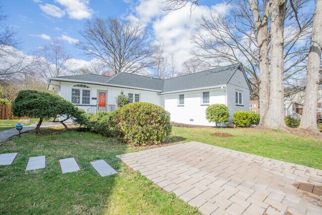 Building Photo - Beautiful 3 BR/2 BA Single-Family Home in ...