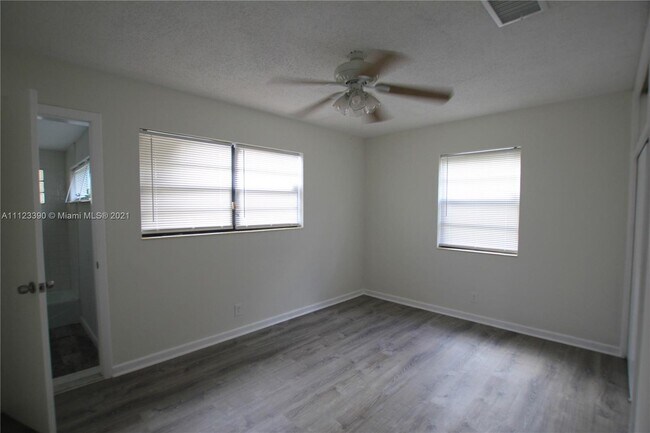 Building Photo - 820 Cochran Dr