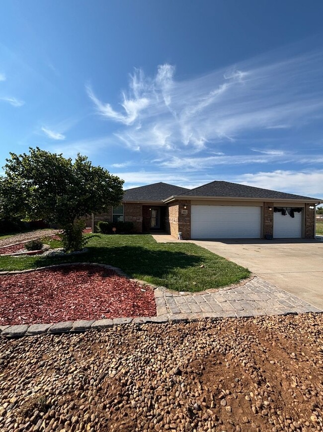 Building Photo - 505 Almond Tree Ln