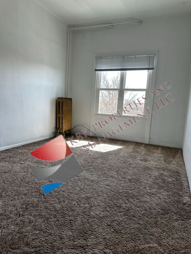 Building Photo - 503 Main St